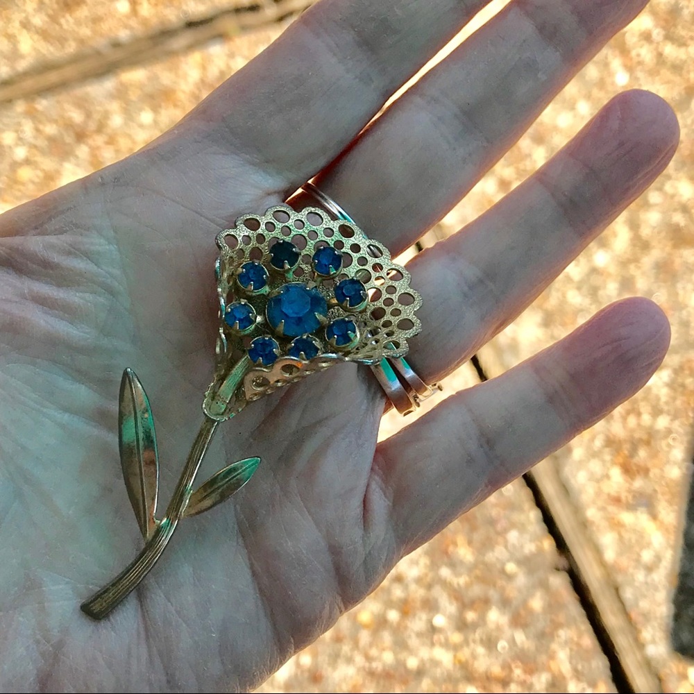 Vintage Rhinestone Flower Pin - Picture 7 of 7